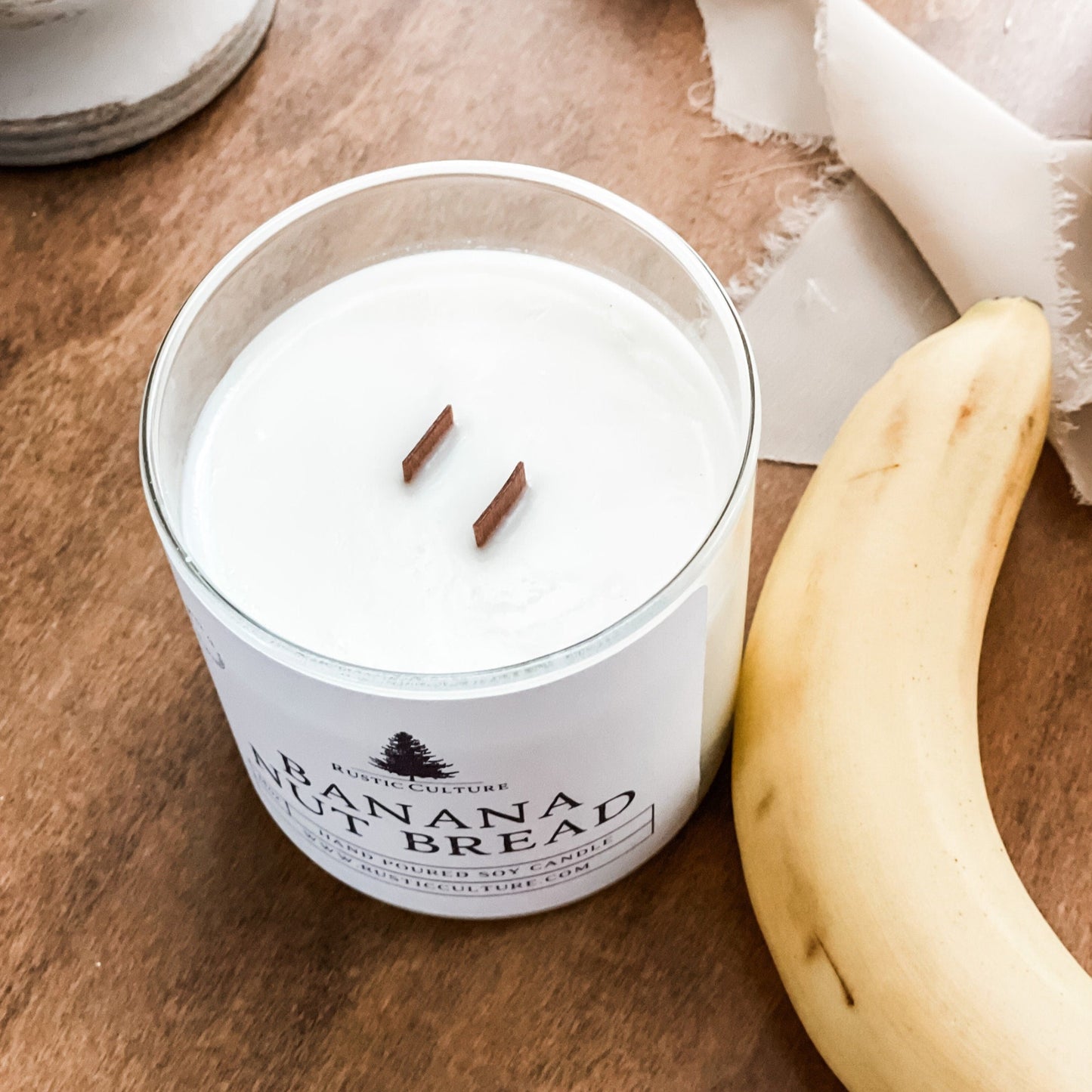 Banana but bread natural soy candle with double wooden wicks.