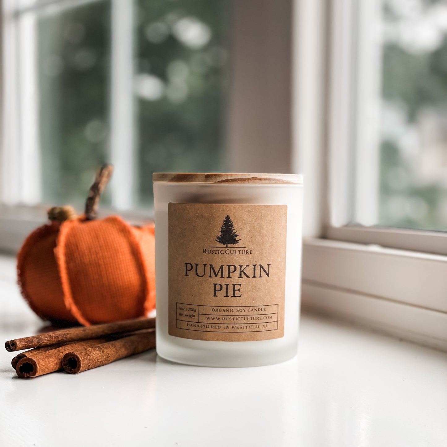 Pumpkin Pie candle. A natural soy fall scent candle.