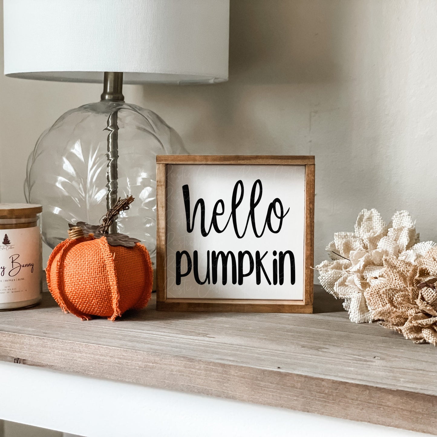 Hello pumpkin sign in black.